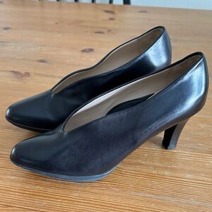 Elegant Black Leather Pumps